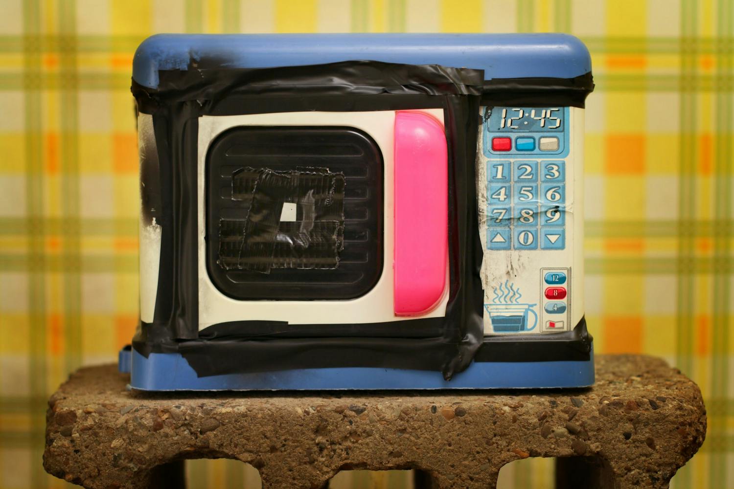 Neulanreikäkamera voi myös näyttää tältä. Neulanreikäkamera voi olla monta eri muotoa.